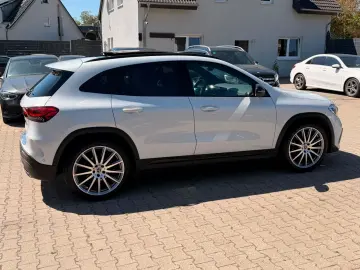 MERCEDES-BENZ GLA 200 7G-DCT AMG Line