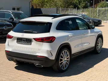 MERCEDES-BENZ GLA 200 7G-DCT AMG Line