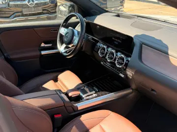 MERCEDES-BENZ GLA 200 7G-DCT AMG Line