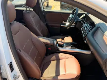MERCEDES-BENZ GLA 200 7G-DCT AMG Line