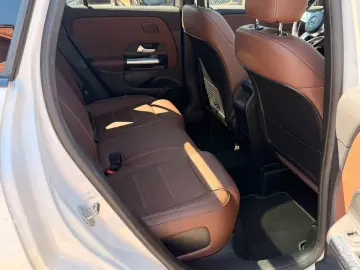 MERCEDES-BENZ GLA 200 7G-DCT AMG Line