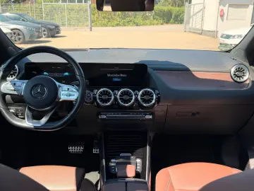 MERCEDES-BENZ GLA 200 7G-DCT AMG Line