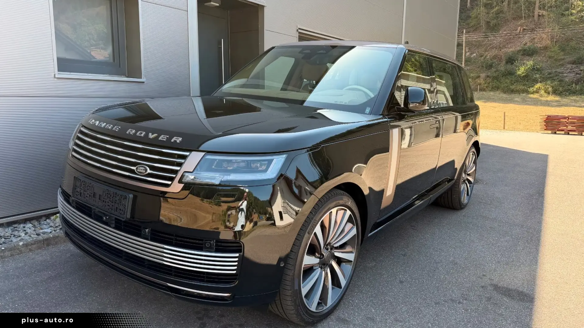 Land Rover Range Rover SV P615 LWB   Signature Suite