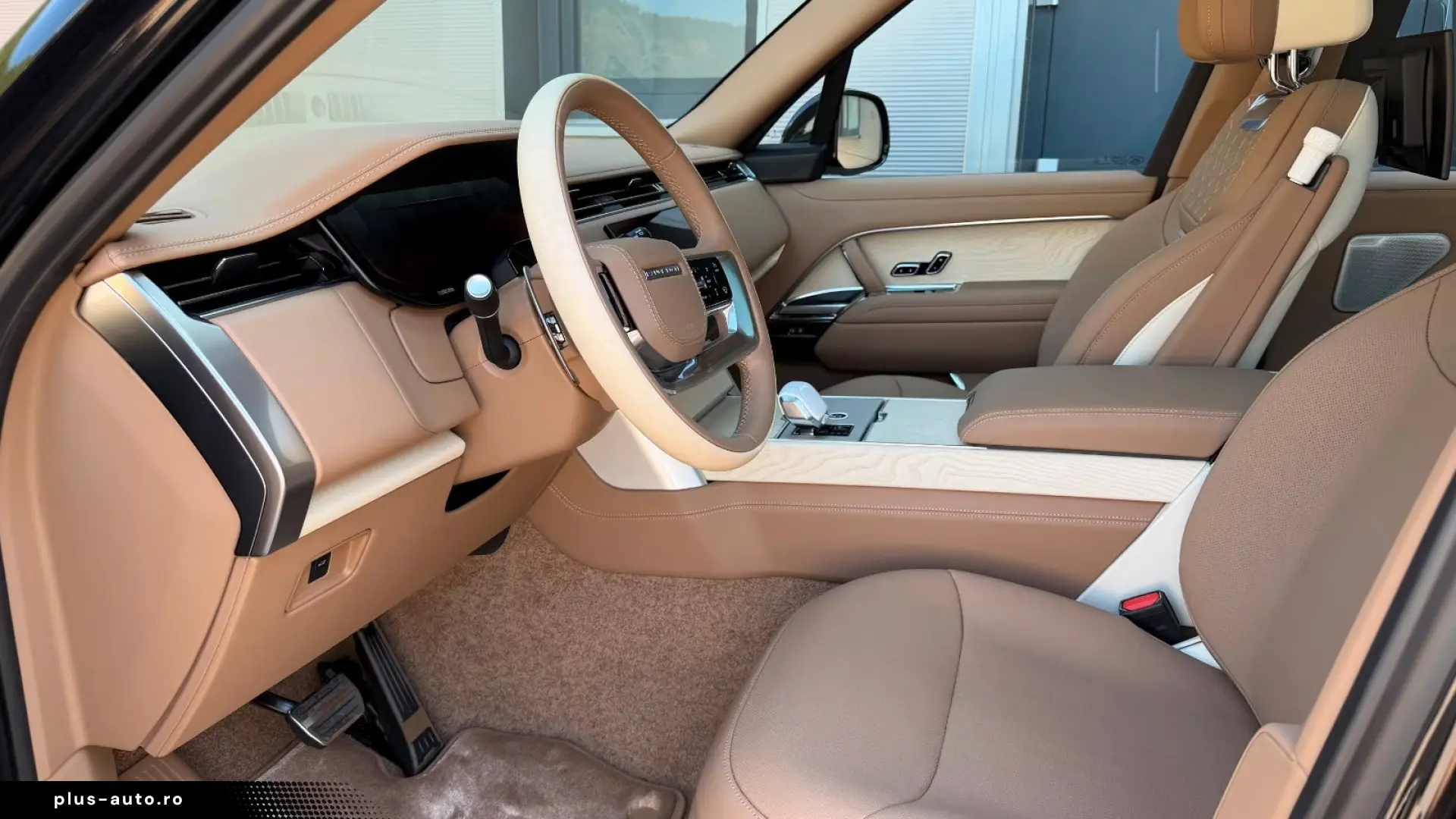 Land Rover Range Rover SV P615 LWB   Signature Suite