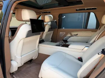 Land Rover Range Rover SV P615 LWB   Signature Suite
