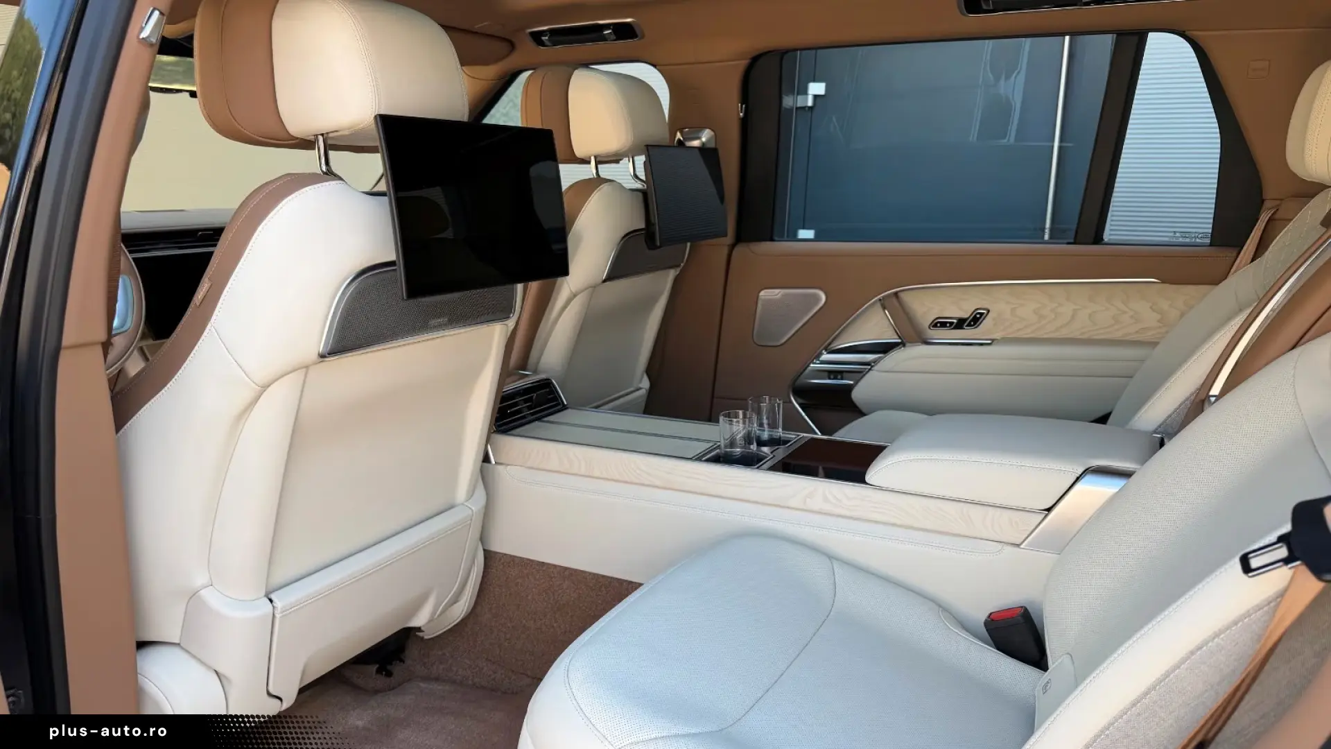Land Rover Range Rover SV P615 LWB   Signature Suite