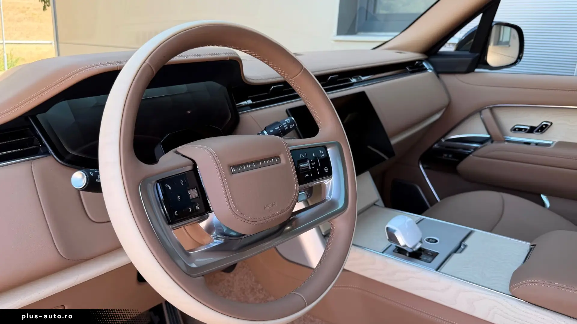 Land Rover Range Rover SV P615 LWB   Signature Suite