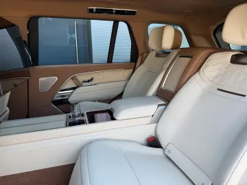 Land Rover Range Rover SV P615 LWB   Signature Suite