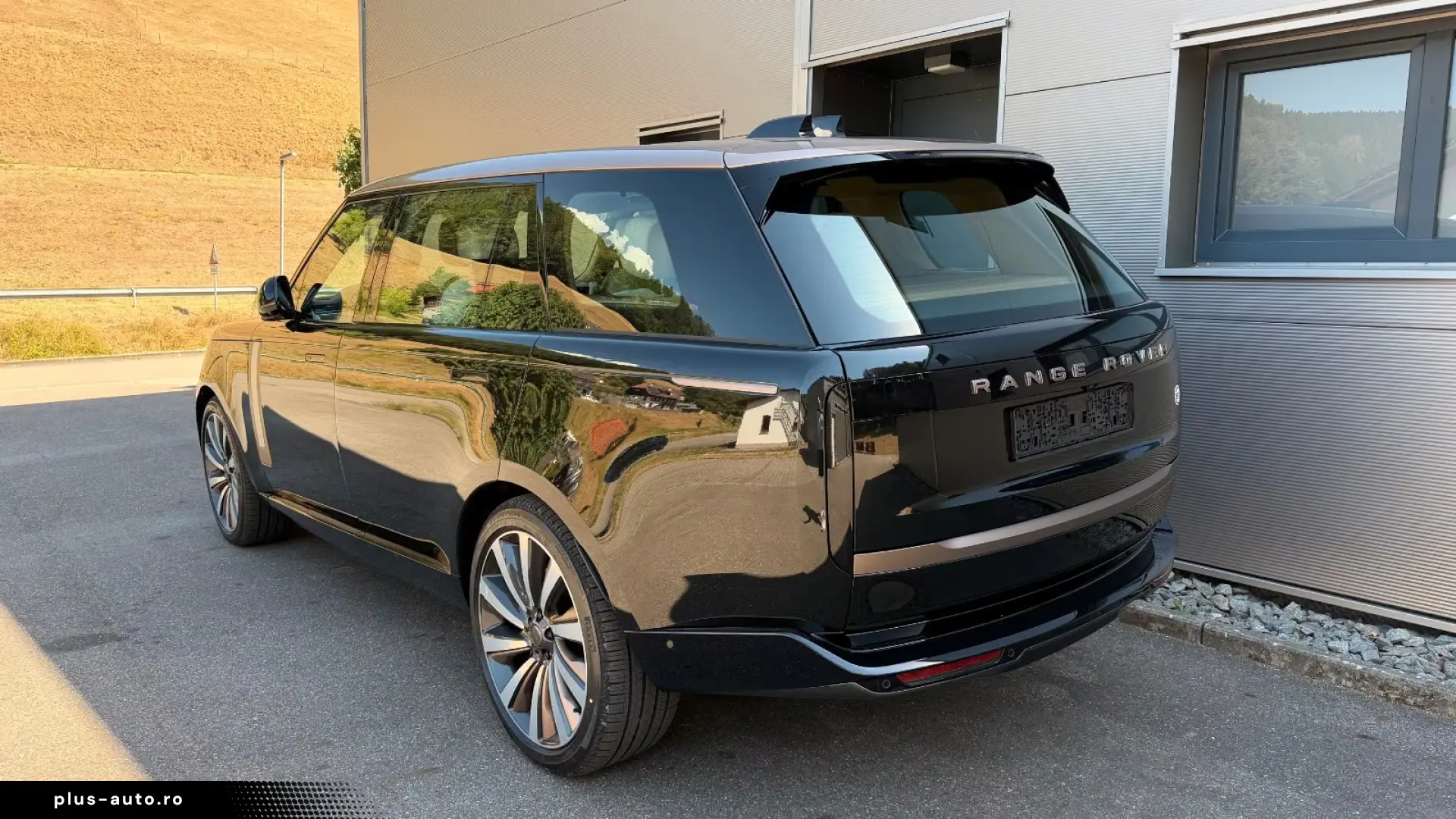 Land Rover Range Rover SV P615 LWB   Signature Suite