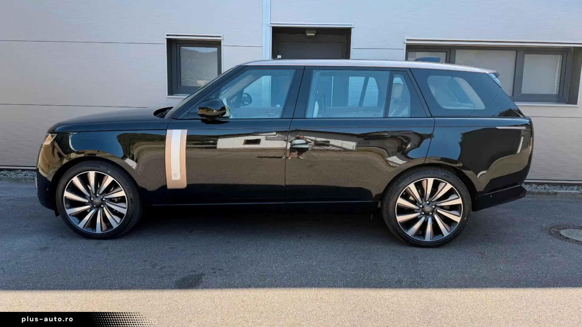 Land Rover Range Rover SV P615 LWB   Signature Suite