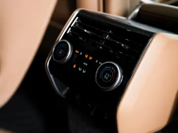 LAND ROVER Autobiography P530 LWB TV Entertainment Garantie