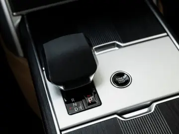 LAND ROVER Autobiography P530 LWB TV Entertainment Garantie