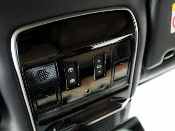 LAND ROVER Autobiography P530 LWB TV Entertainment Garantie
