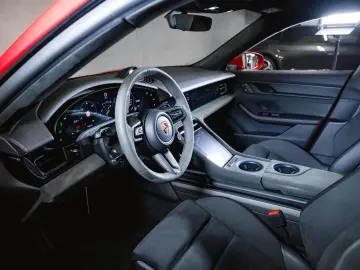 PORSCHE Taycan GTS Panoramadach Head-Up Display