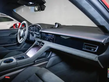 PORSCHE Taycan GTS Panoramadach Head-Up Display