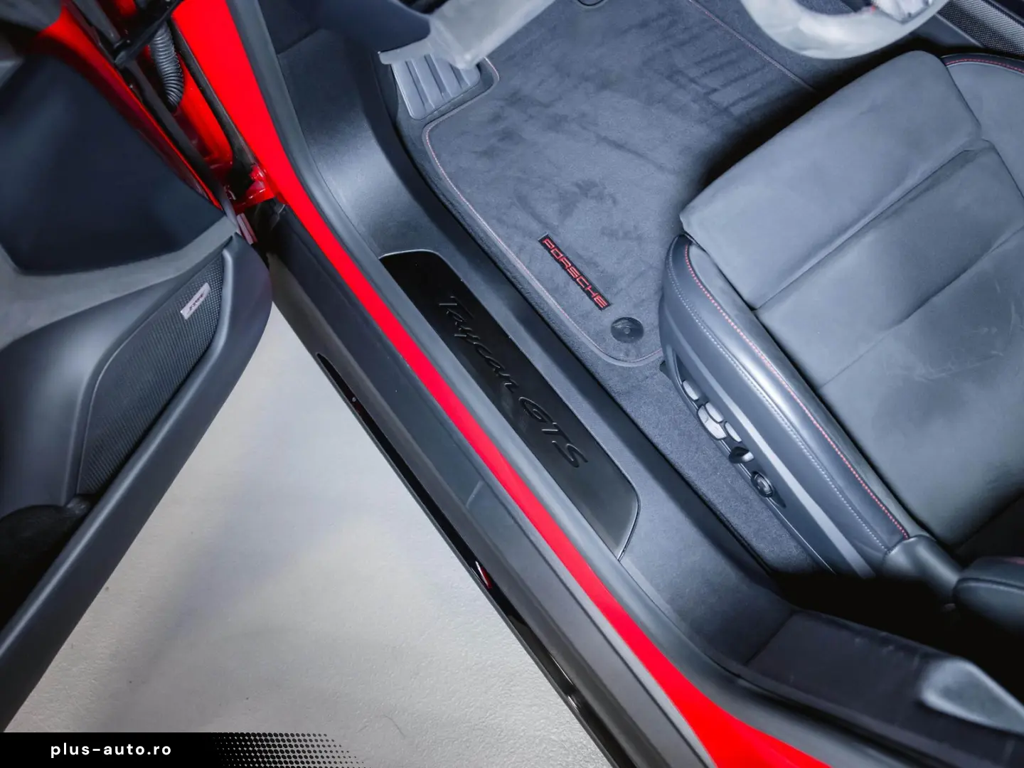 PORSCHE Taycan GTS Panoramadach Head-Up Display