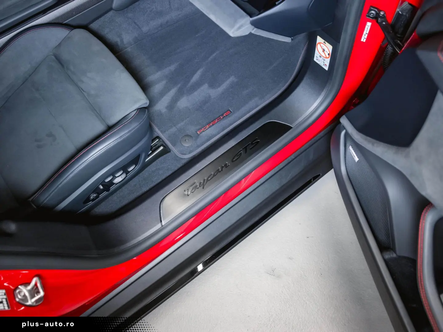 PORSCHE Taycan GTS Panoramadach Head-Up Display