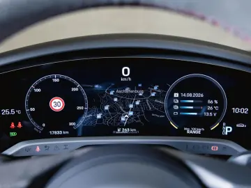 PORSCHE Taycan GTS Panoramadach Head-Up Display