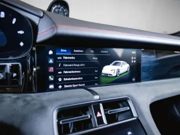 PORSCHE Taycan GTS Panoramadach Head-Up Display