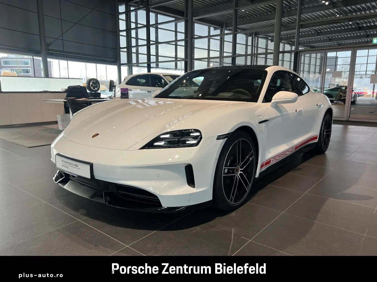 PORSCHE Taycan GTS HA-Lenkung InnoDrive Head-Up Panorama