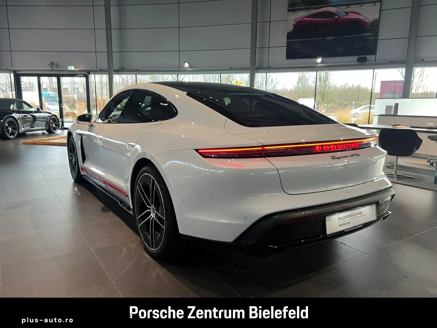 PORSCHE Taycan GTS HA-Lenkung InnoDrive Head-Up Panorama