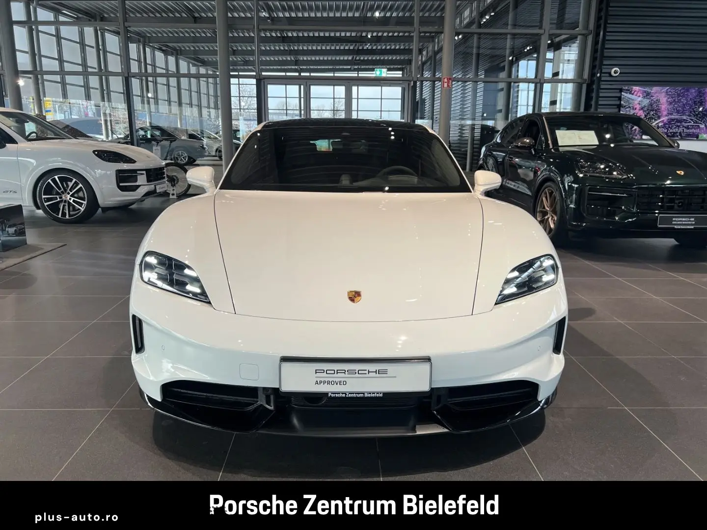PORSCHE Taycan GTS HA-Lenkung InnoDrive Head-Up Panorama