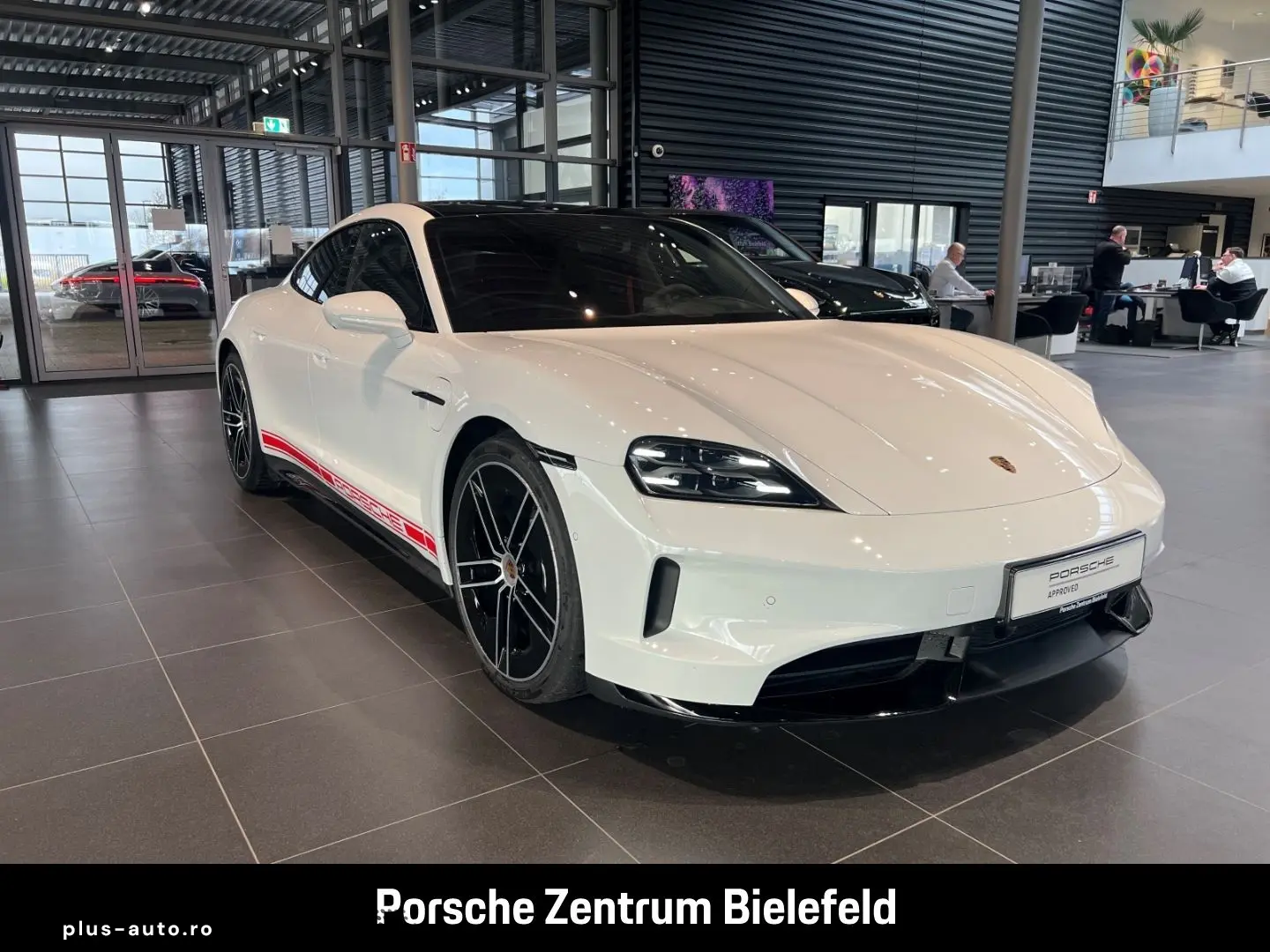 PORSCHE Taycan GTS HA-Lenkung InnoDrive Head-Up Panorama