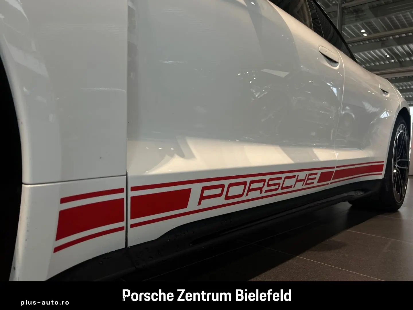 PORSCHE Taycan GTS HA-Lenkung InnoDrive Head-Up Panorama