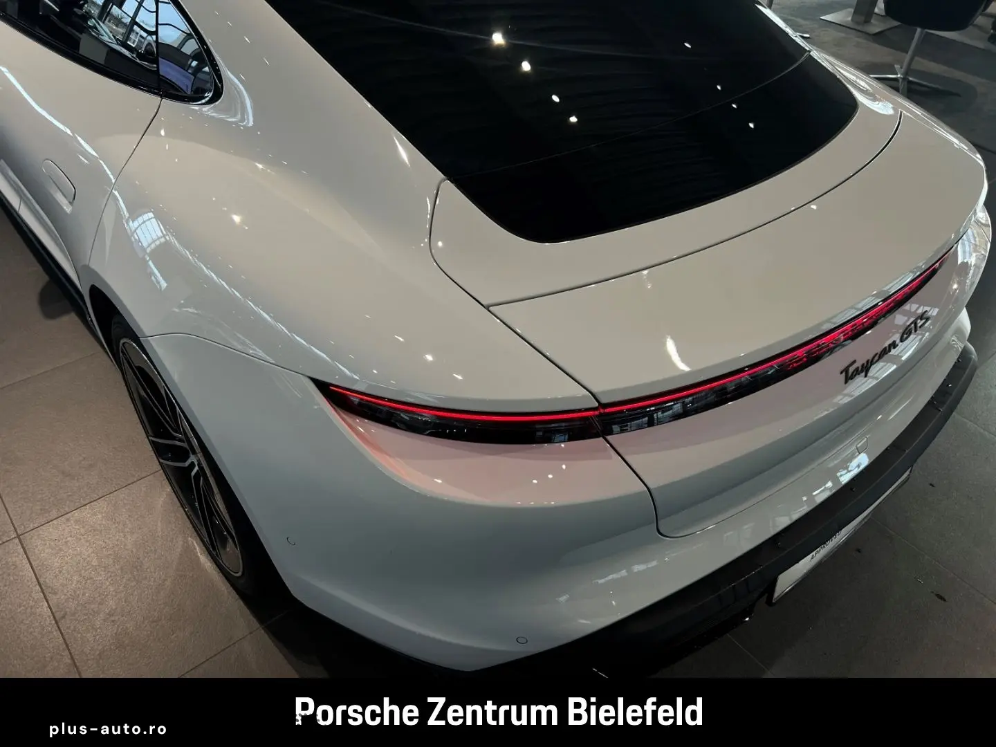 PORSCHE Taycan GTS HA-Lenkung InnoDrive Head-Up Panorama