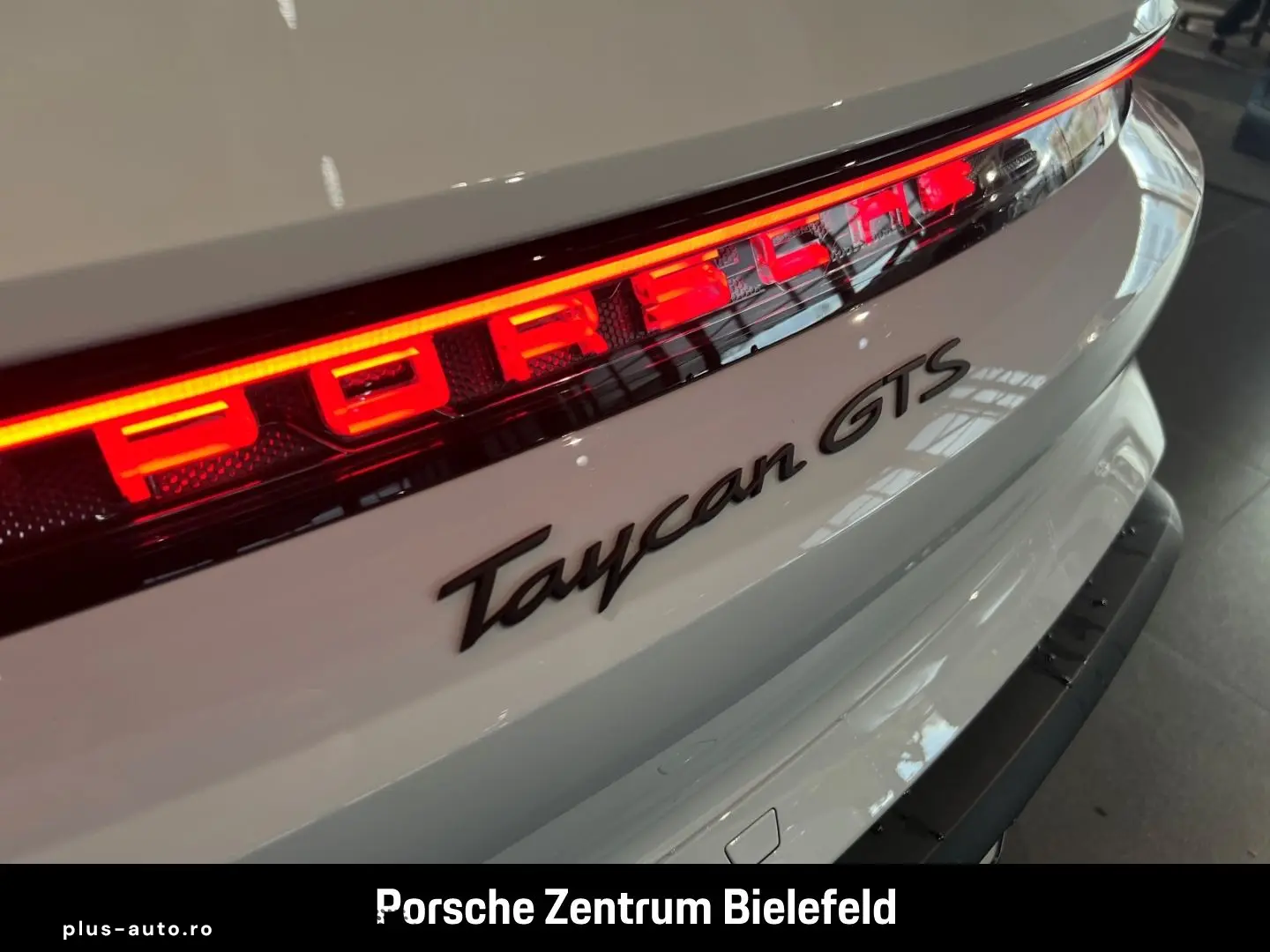 PORSCHE Taycan GTS HA-Lenkung InnoDrive Head-Up Panorama