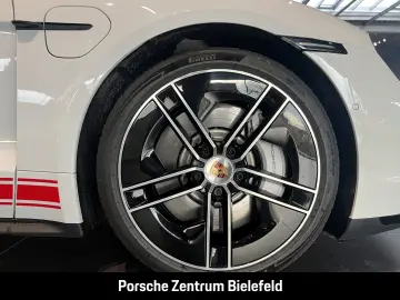 PORSCHE Taycan GTS HA-Lenkung InnoDrive Head-Up Panorama