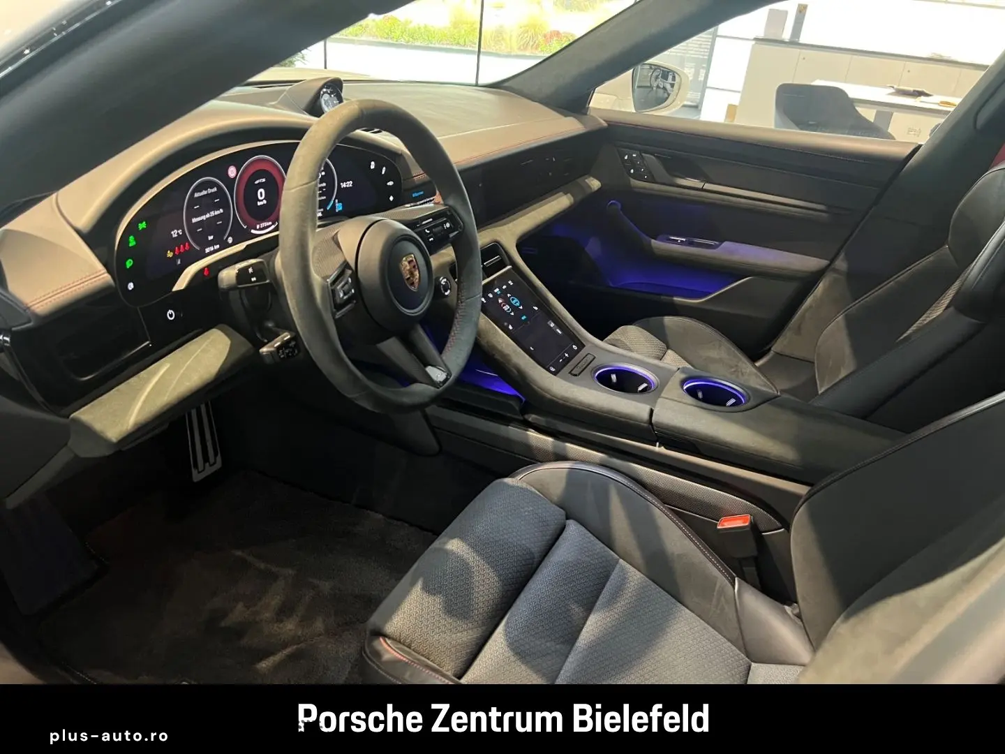 PORSCHE Taycan GTS HA-Lenkung InnoDrive Head-Up Panorama