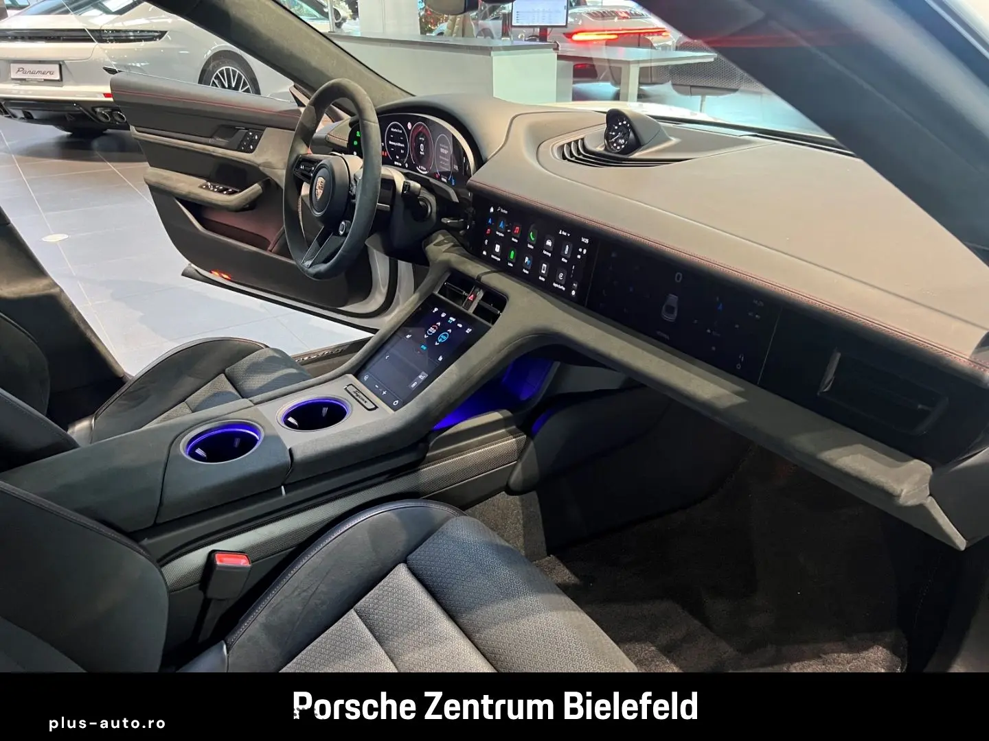 PORSCHE Taycan GTS HA-Lenkung InnoDrive Head-Up Panorama