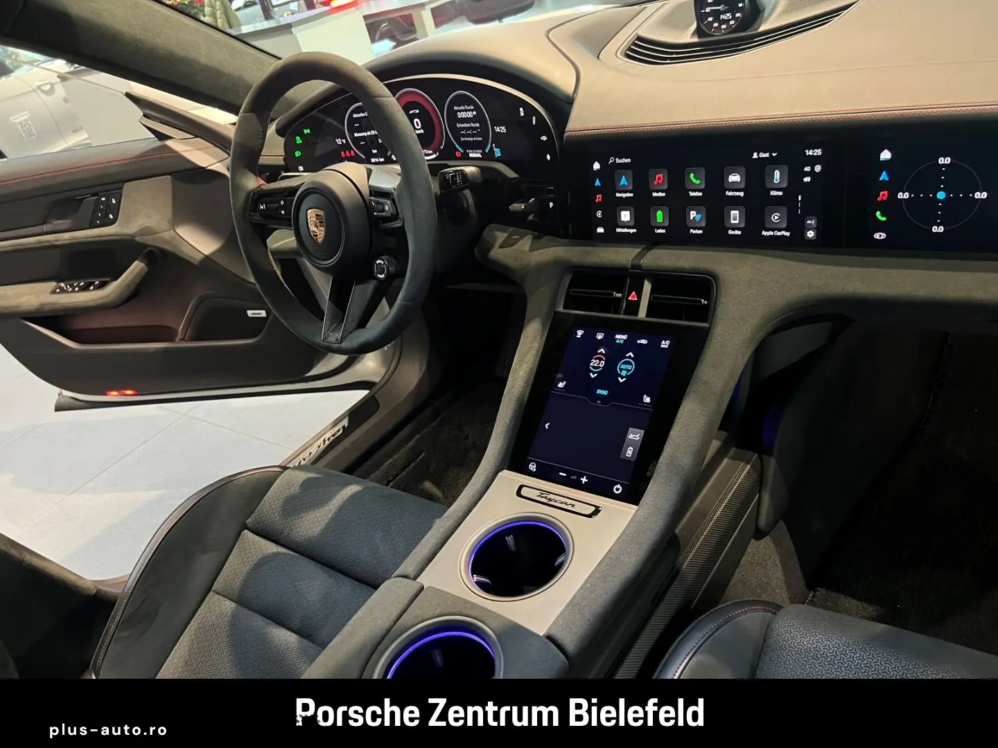 PORSCHE Taycan GTS HA-Lenkung InnoDrive Head-Up Panorama