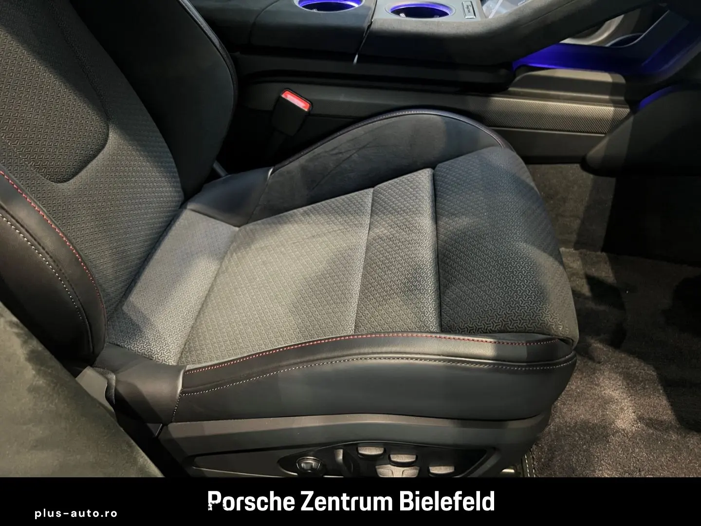 PORSCHE Taycan GTS HA-Lenkung InnoDrive Head-Up Panorama