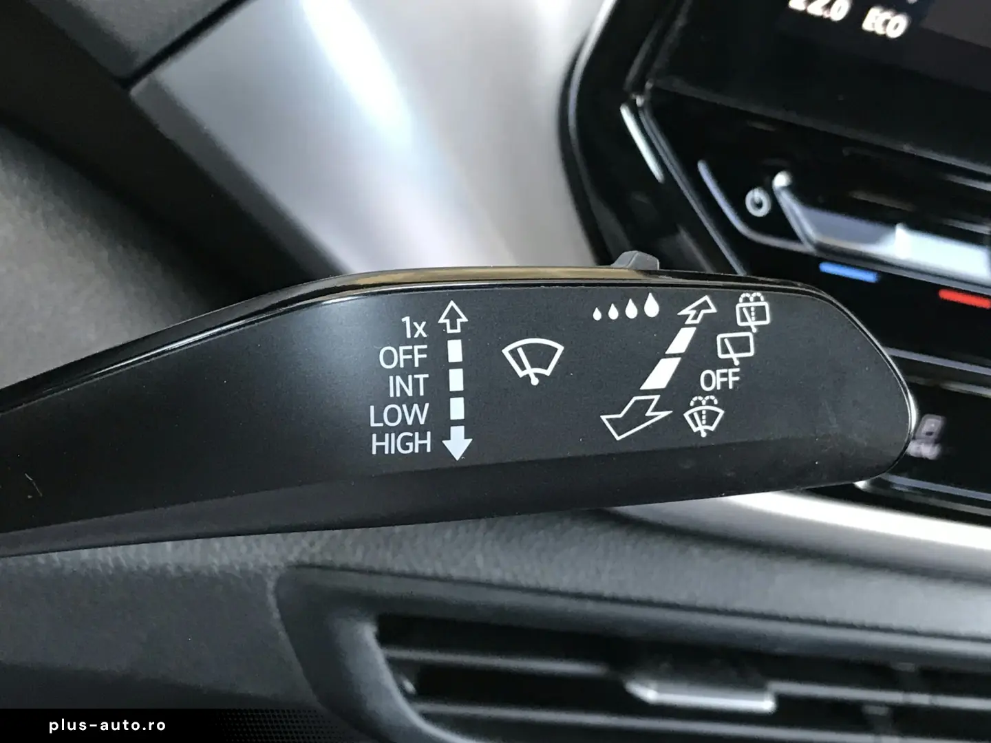 VOLKSWAGEN ID.4 2023 — imagine 22