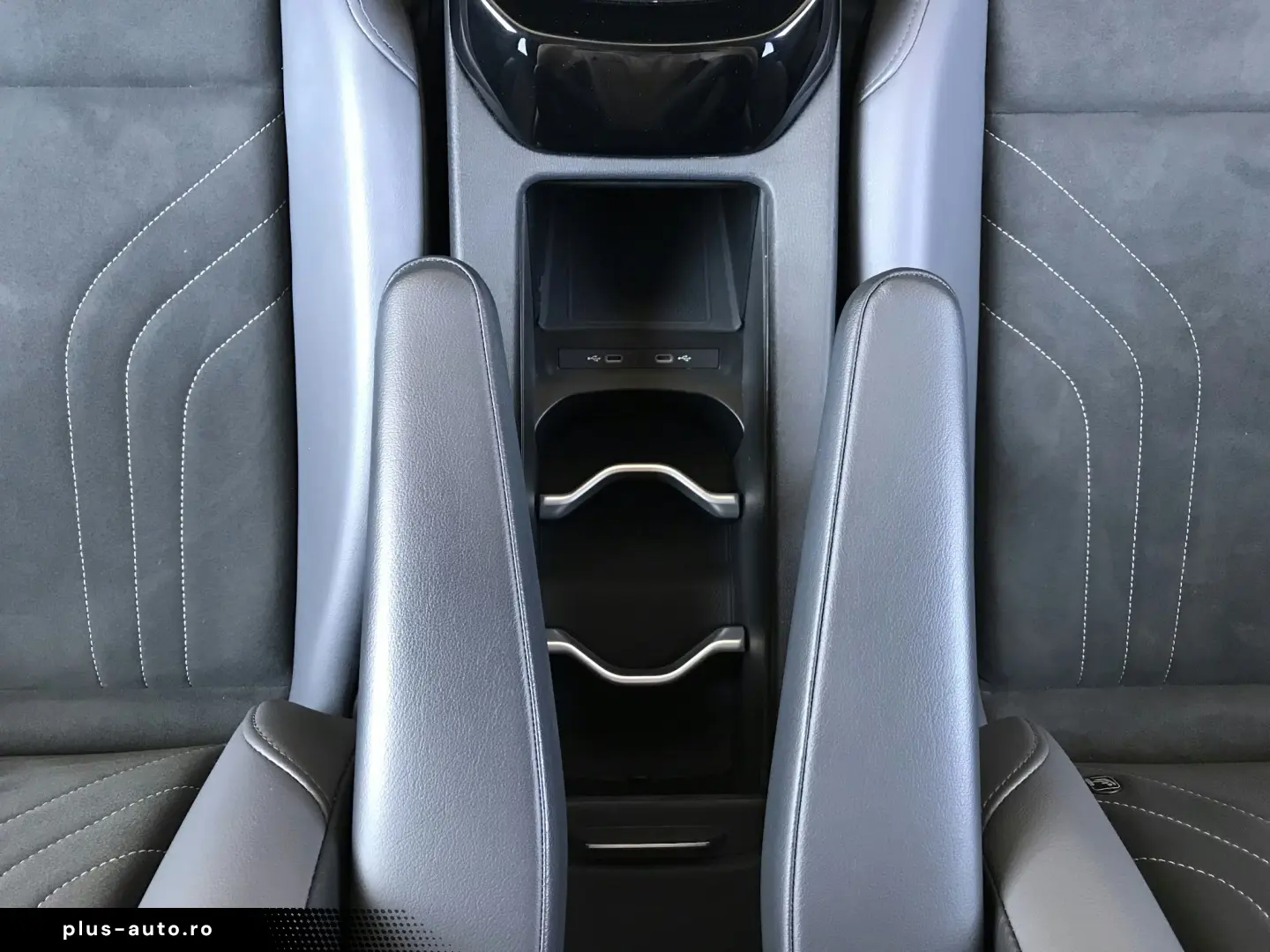 VOLKSWAGEN ID.4 2023 — imagine 35