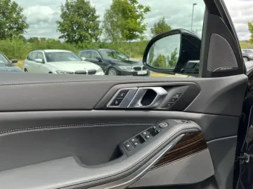 BMW X5 xDr30d MSport SkyLounge 360