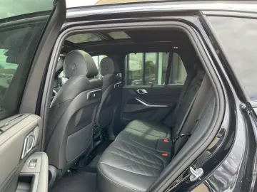 BMW X5 xDr30d MSport SkyLounge 360