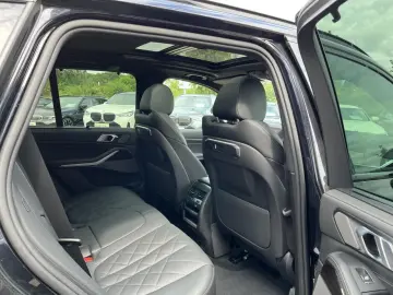 BMW X5 xDr30d MSport SkyLounge 360