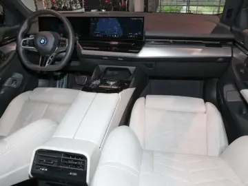 BMW 530e Sedan