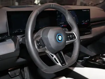BMW 530e Sedan