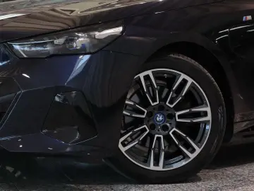 BMW 530e Sedan