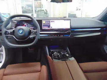 BMW 530e xDrive Panorama HarmanKardon HeadUp Navi LE