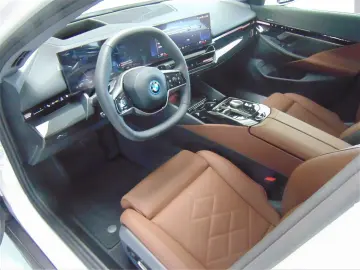 BMW 530e xDrive Panorama HarmanKardon HeadUp Navi LE
