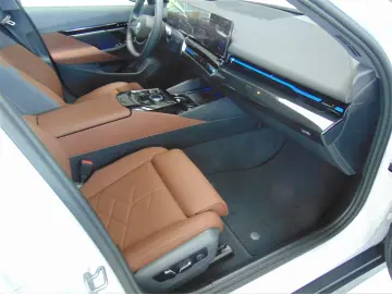 BMW 530e xDrive Panorama HarmanKardon HeadUp Navi LE