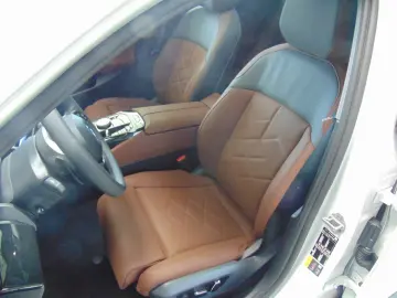 BMW 530e xDrive Panorama HarmanKardon HeadUp Navi LE