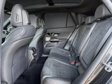 MERCEDES-BENZ GLC 300 d 3x AMG PANO DISTRO BURM MEMO…