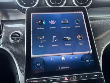 MERCEDES-BENZ GLC 300 d 3x AMG PANO DISTRO BURM MEMO…