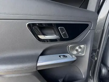 MERCEDES-BENZ GLC 300 d 3x AMG PANO DISTRO BURM MEMO…